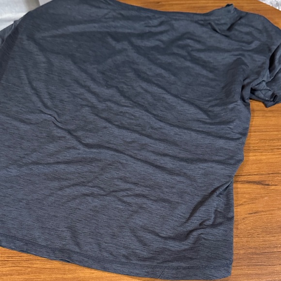 Vuori Charcoal Heather Tee with Pocket - Picture 5 of 5